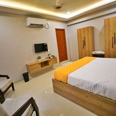 Hotel Ceasta, Beside Us Consulate Hyderabad, Gachibowli Gundipet Dış mekan fotoğraf