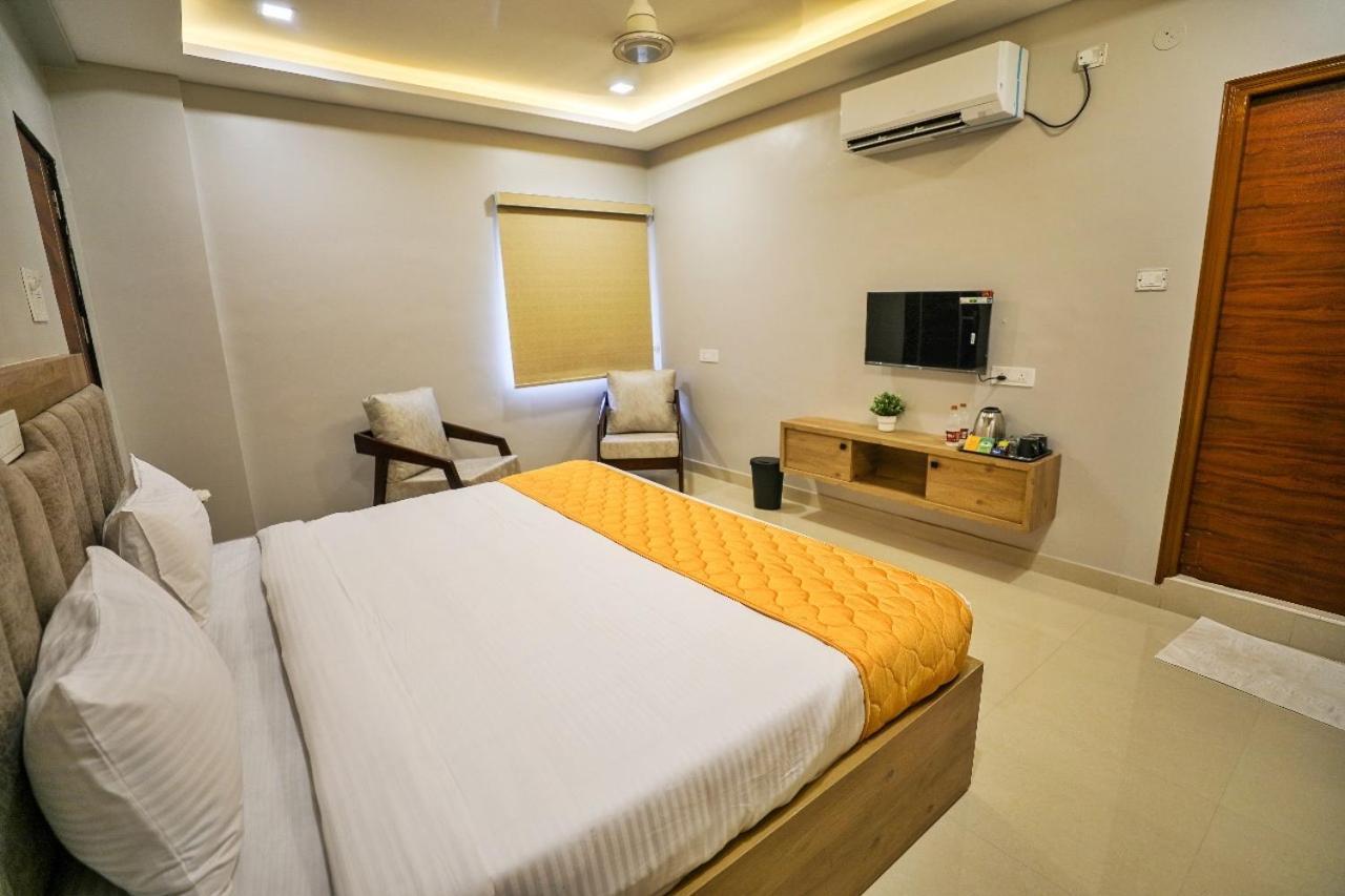 Hotel Ceasta, Beside Us Consulate Hyderabad, Gachibowli Gundipet Dış mekan fotoğraf