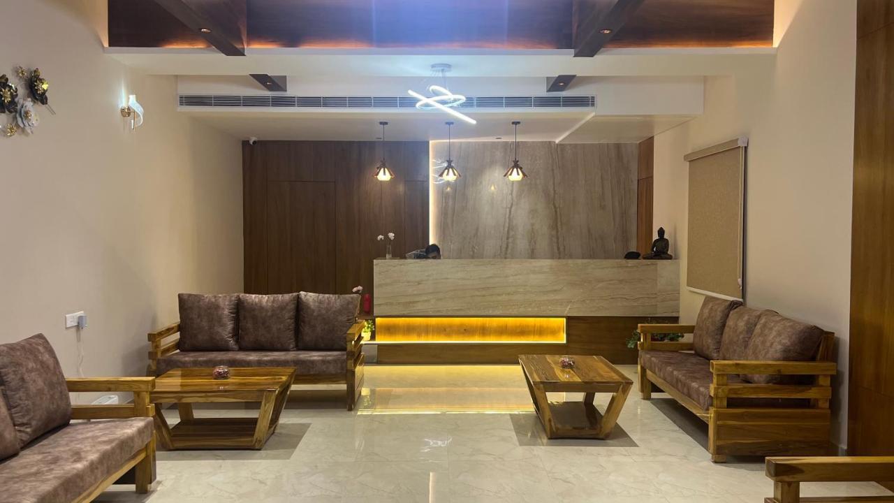 Hotel Ceasta, Beside Us Consulate Hyderabad, Gachibowli Gundipet Dış mekan fotoğraf