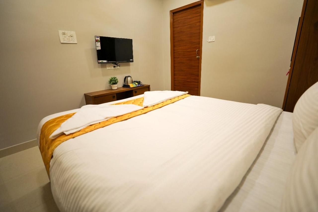 Hotel Ceasta, Beside Us Consulate Hyderabad, Gachibowli Gundipet Dış mekan fotoğraf