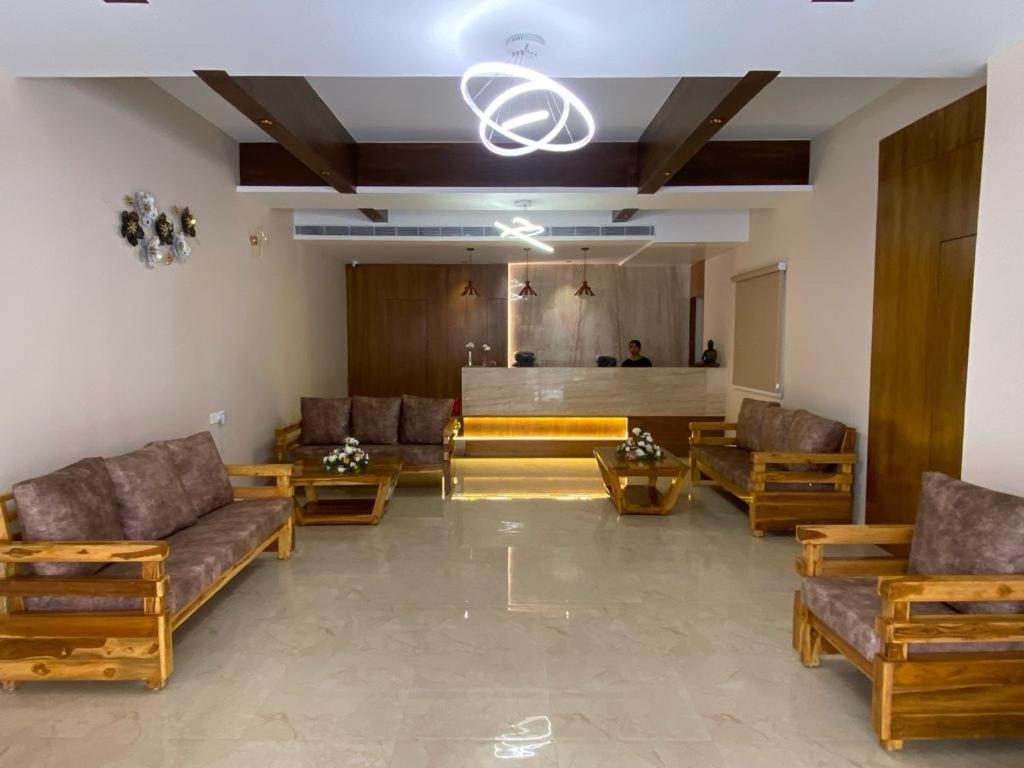 Hotel Ceasta, Beside Us Consulate Hyderabad, Gachibowli Gundipet Dış mekan fotoğraf