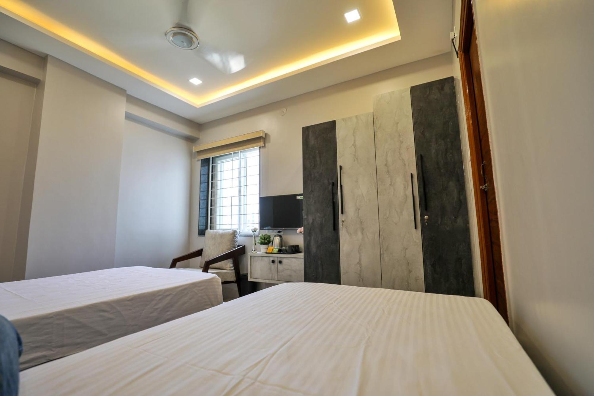 Hotel Ceasta, Beside Us Consulate Hyderabad, Gachibowli Gundipet Dış mekan fotoğraf